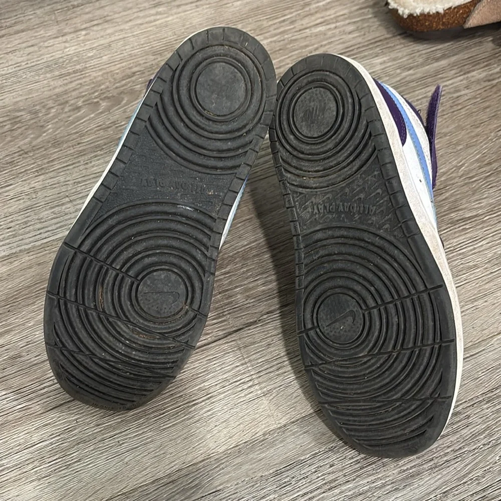 Nike girls high top sneakers. Used but still have life left to them! Size 1.5
